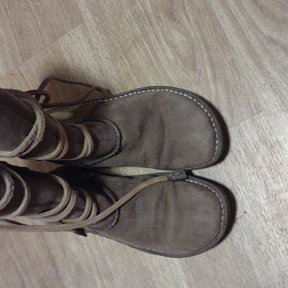 Ugg brown leather boots - Picture 2 of 3
